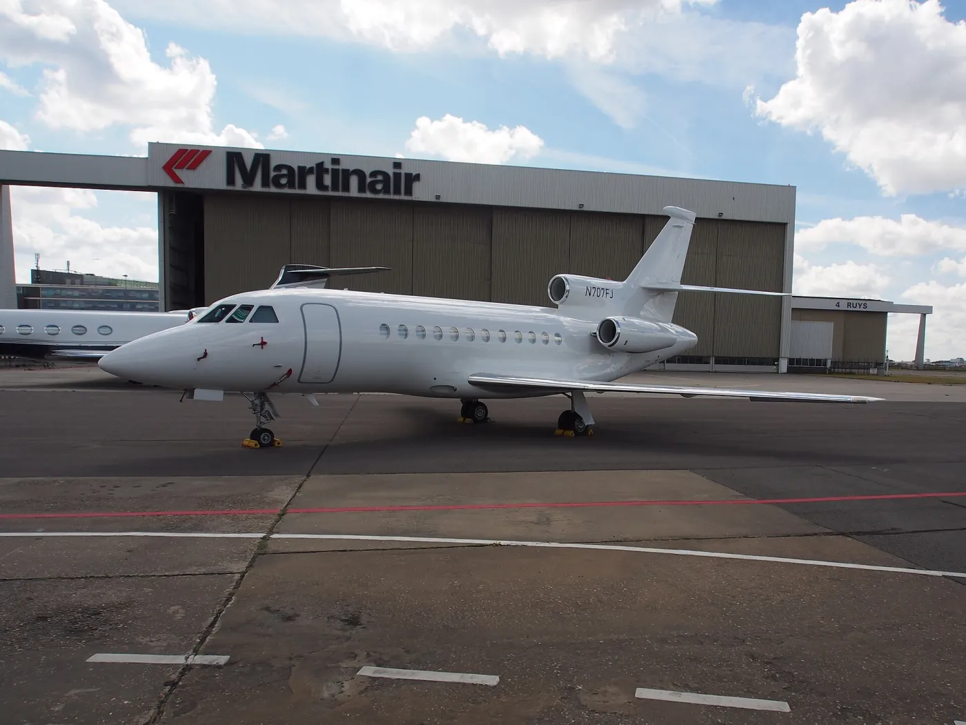 Falcon 900LX — photo 3